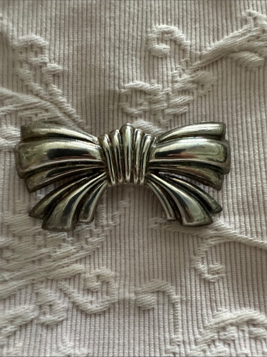 Accessories - Silver Bow Statement hair clip - Elegant Women’s Accessory